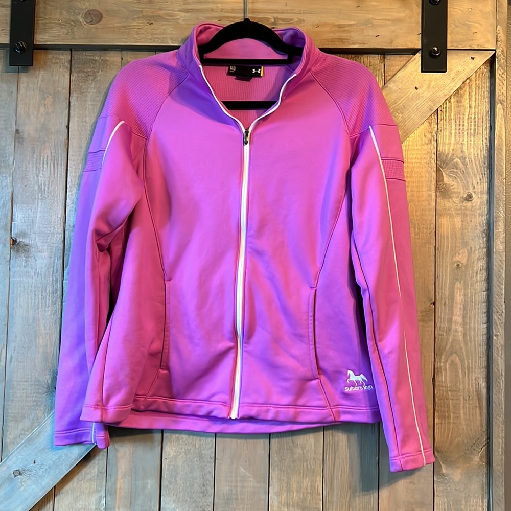 Women’s size medium Under armpit zip up.